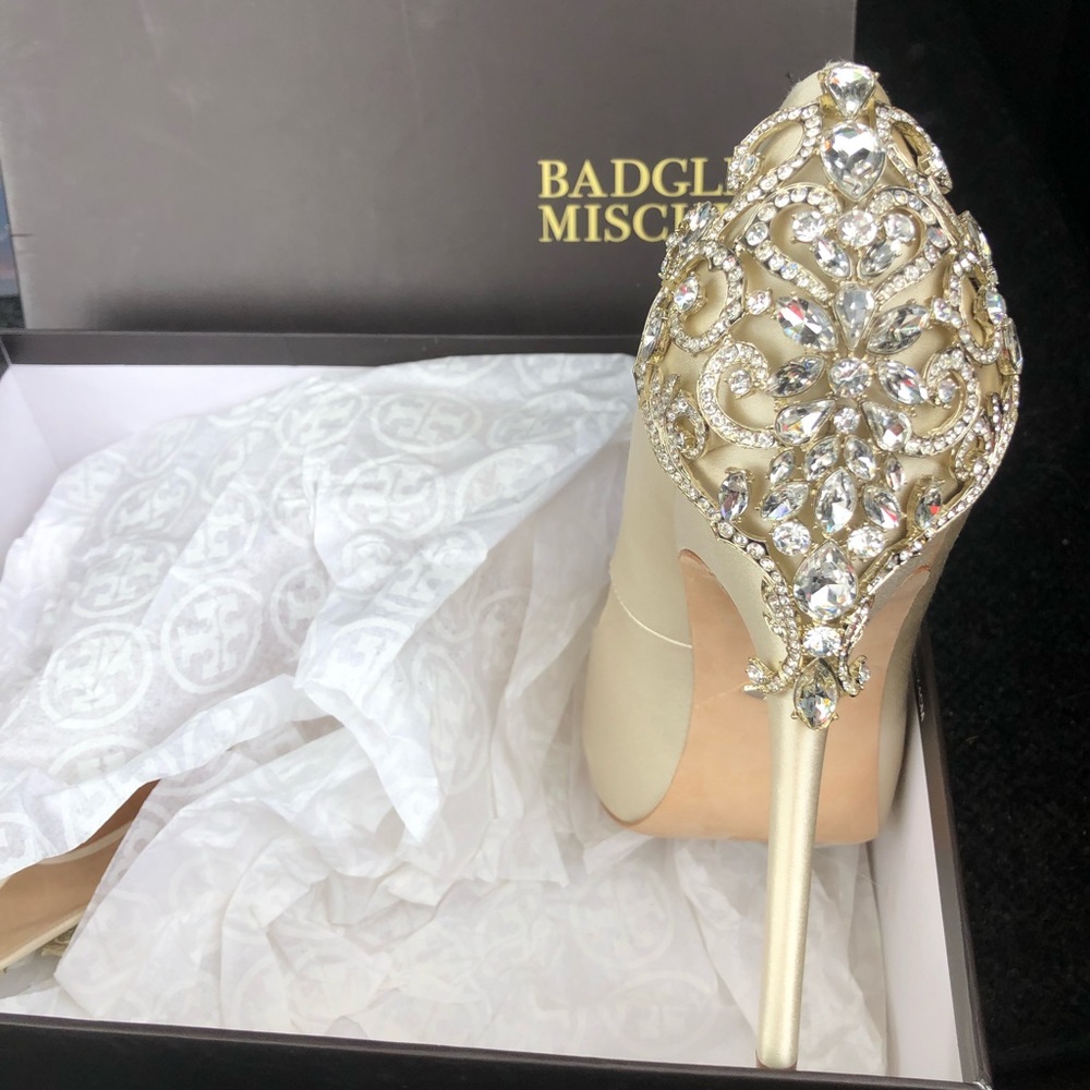 Size 9 1/2 Badgley Mischka heels